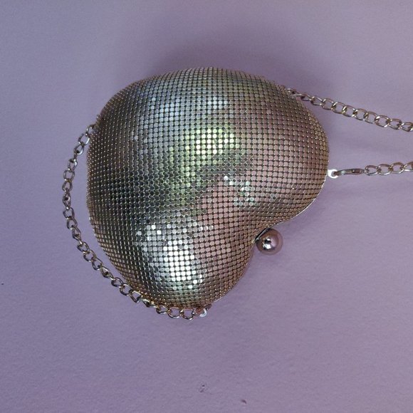 Gold, heart-shaped purse - Picture 11 of 11